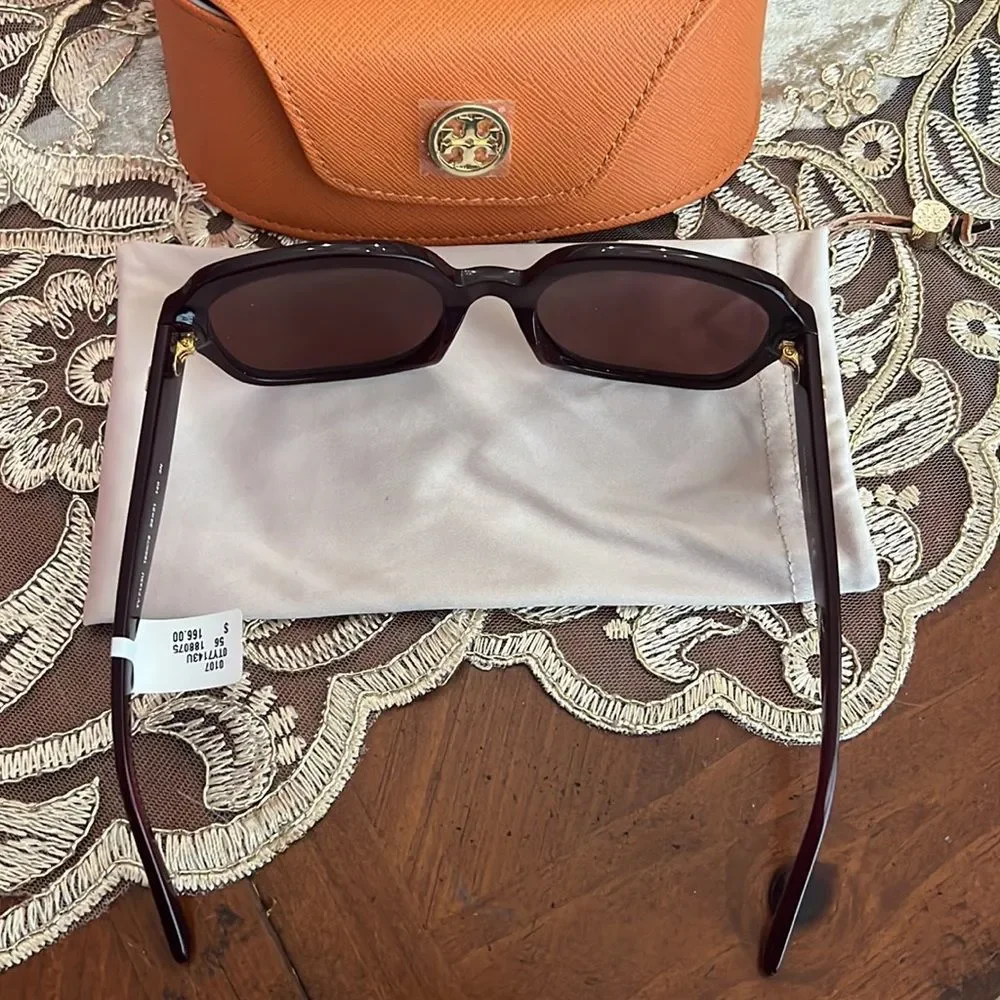Tory Burch 56MM square sunglasses - Picture 4 of 6
